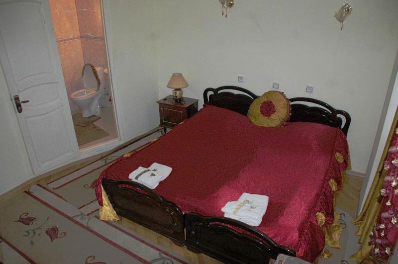 Edemi Otel Kutaisi Oda fotoğraf