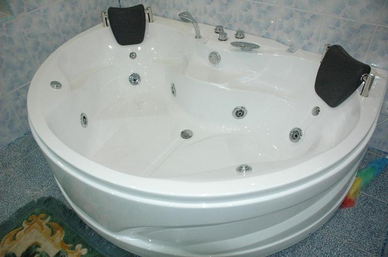 Edemi Otel Kutaisi Oda fotoğraf