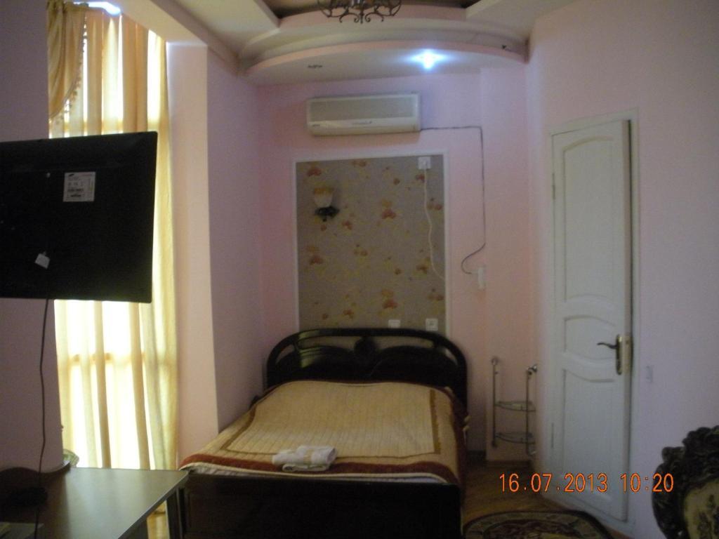 Edemi Otel Kutaisi Oda fotoğraf