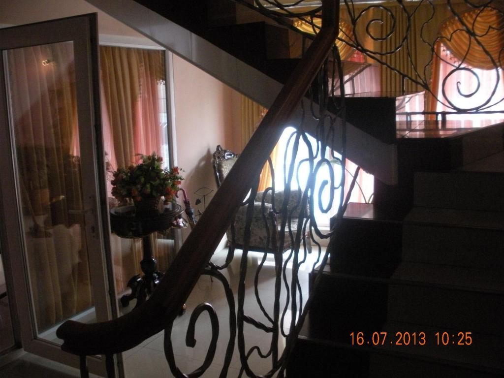 Edemi Otel Kutaisi Oda fotoğraf